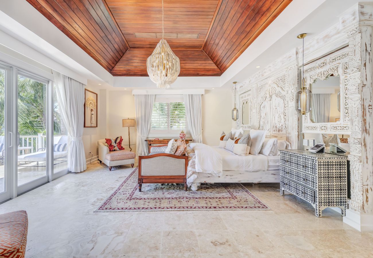 Villa in Punta Cana - Serena 4 - Beachfront Timeless Elegance 