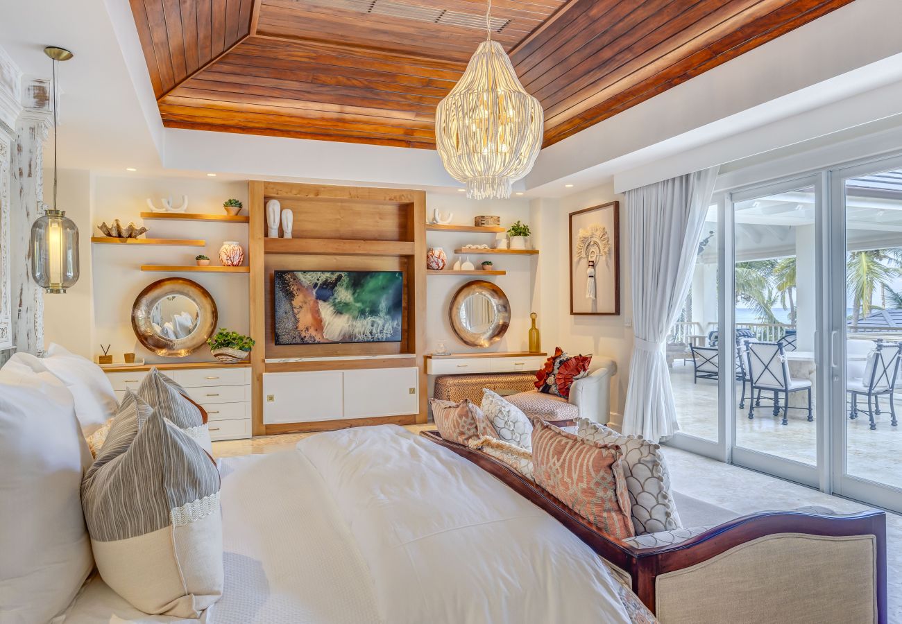 Villa in Punta Cana - Serena 4 - Beachfront Timeless Elegance 