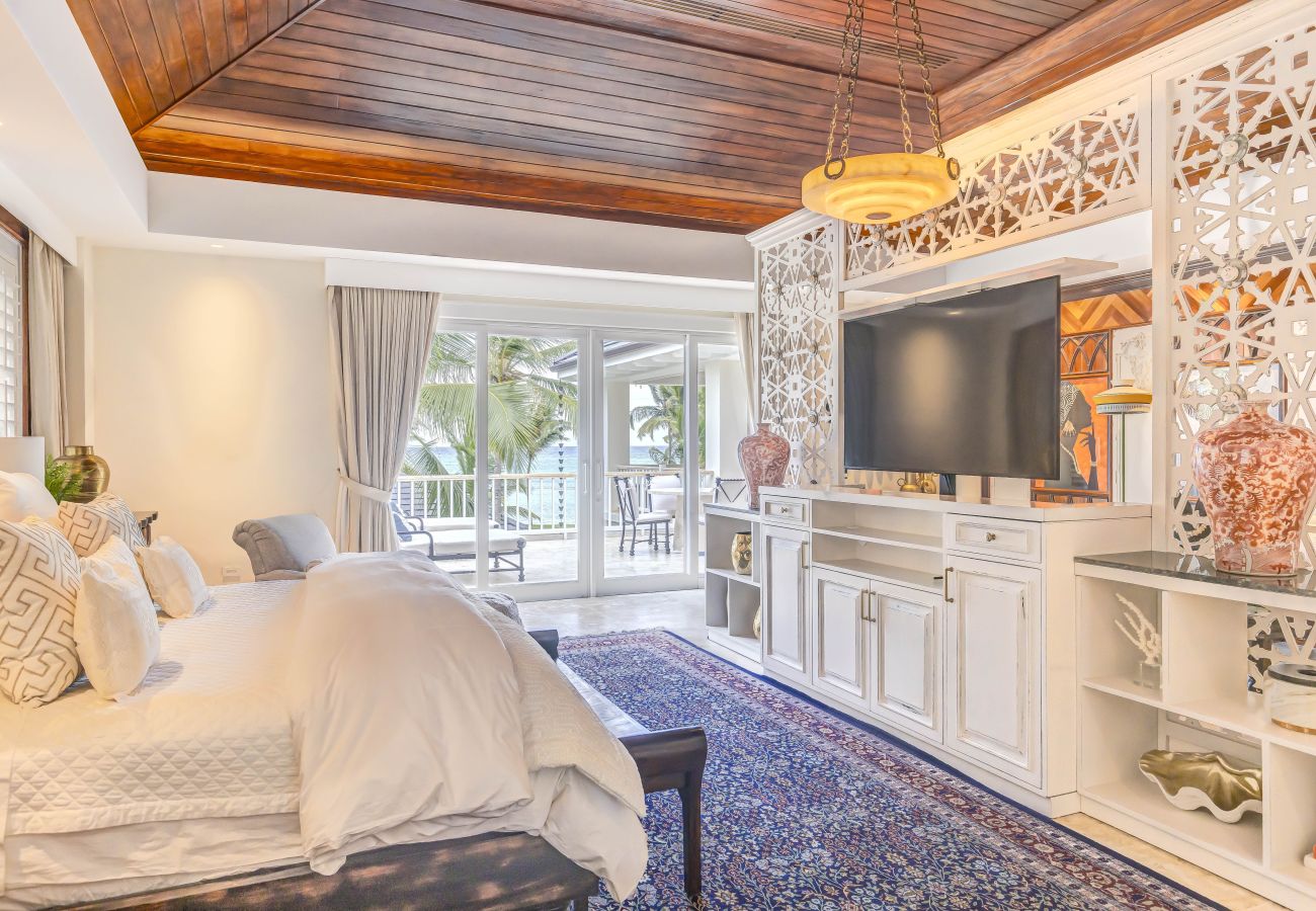 Villa in Punta Cana - Serena 4 - Beachfront Timeless Elegance 