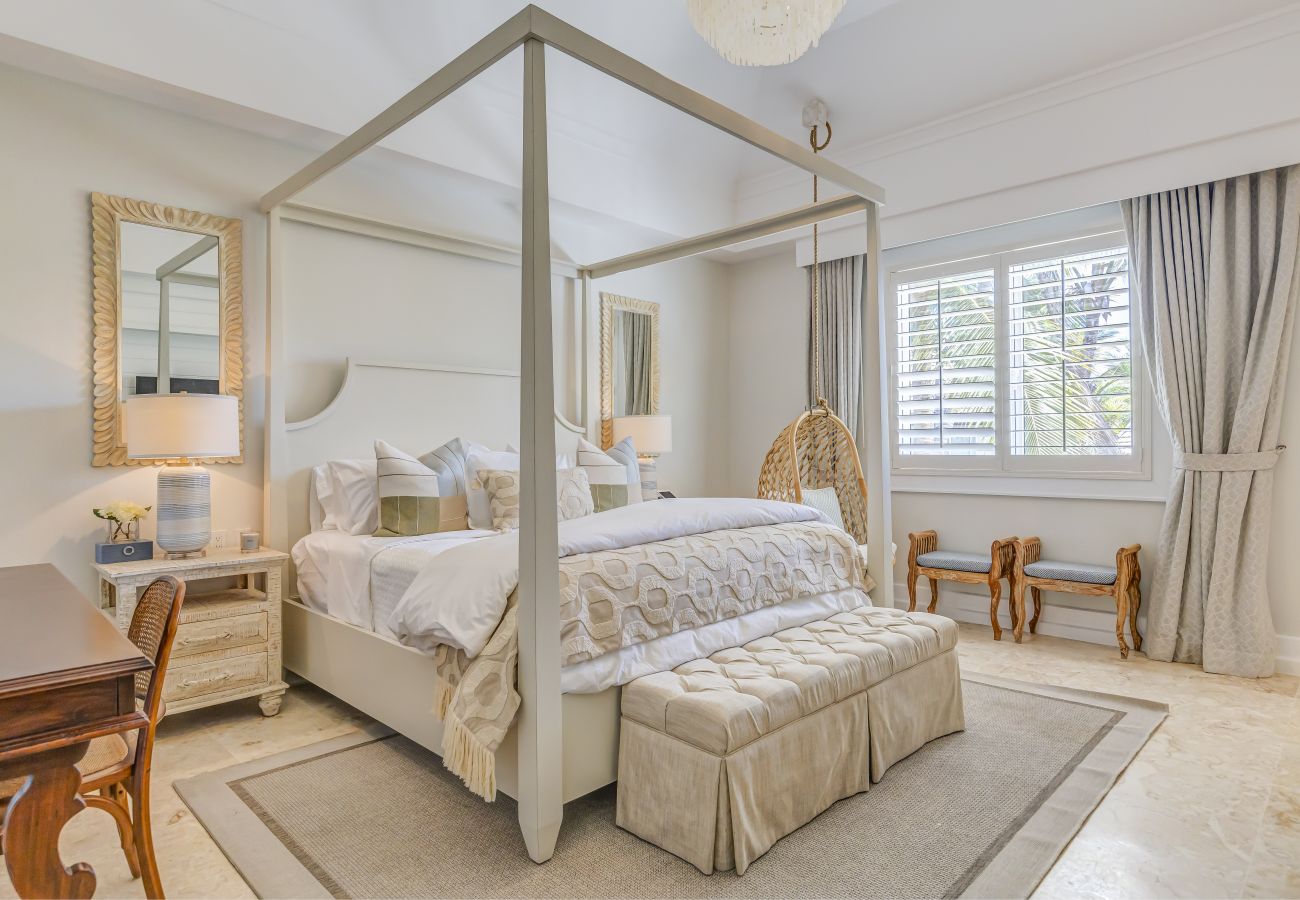 Villa in Punta Cana - Serena 4 - Beachfront Timeless Elegance 