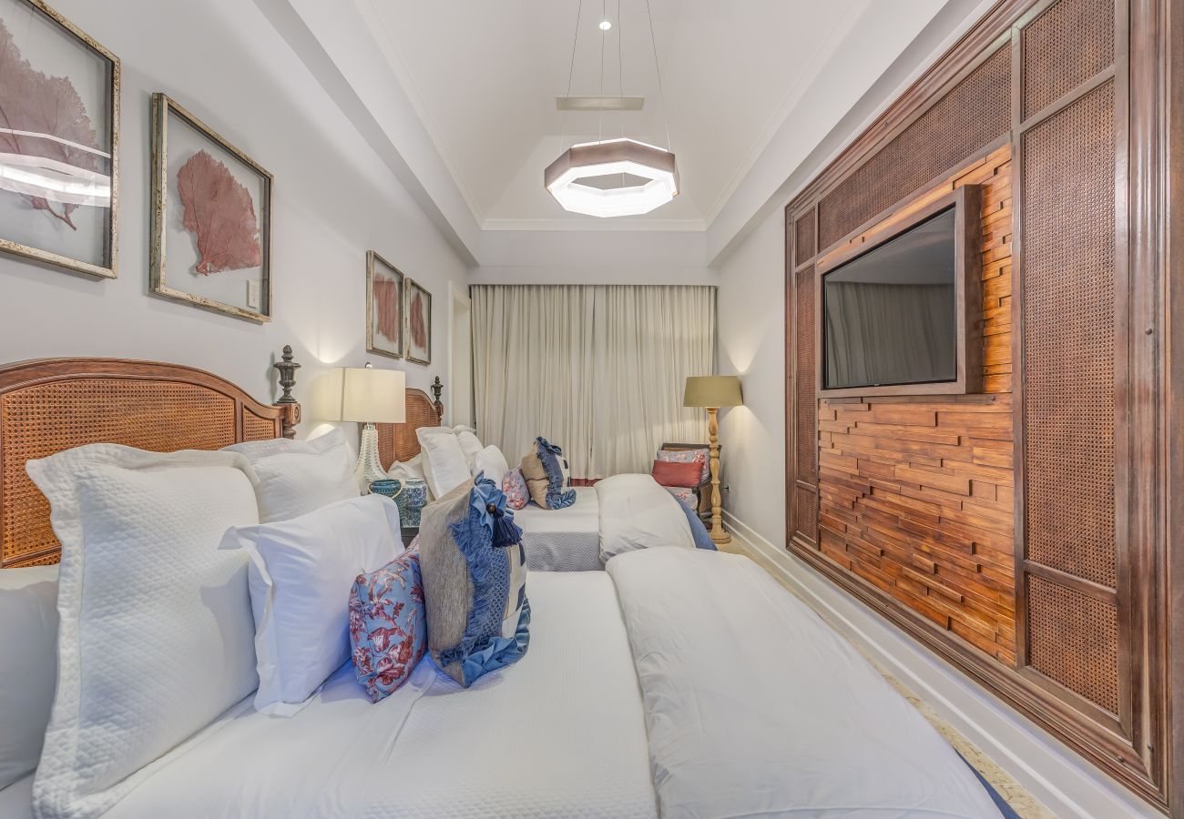 Villa in Punta Cana - Serena 4 - Beachfront Timeless Elegance 