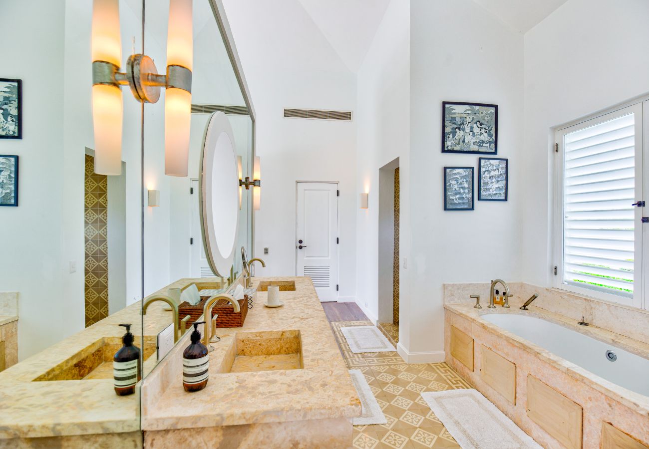 Villa in Punta Cana - Villa Atalaya - Large Garden & Golf View 