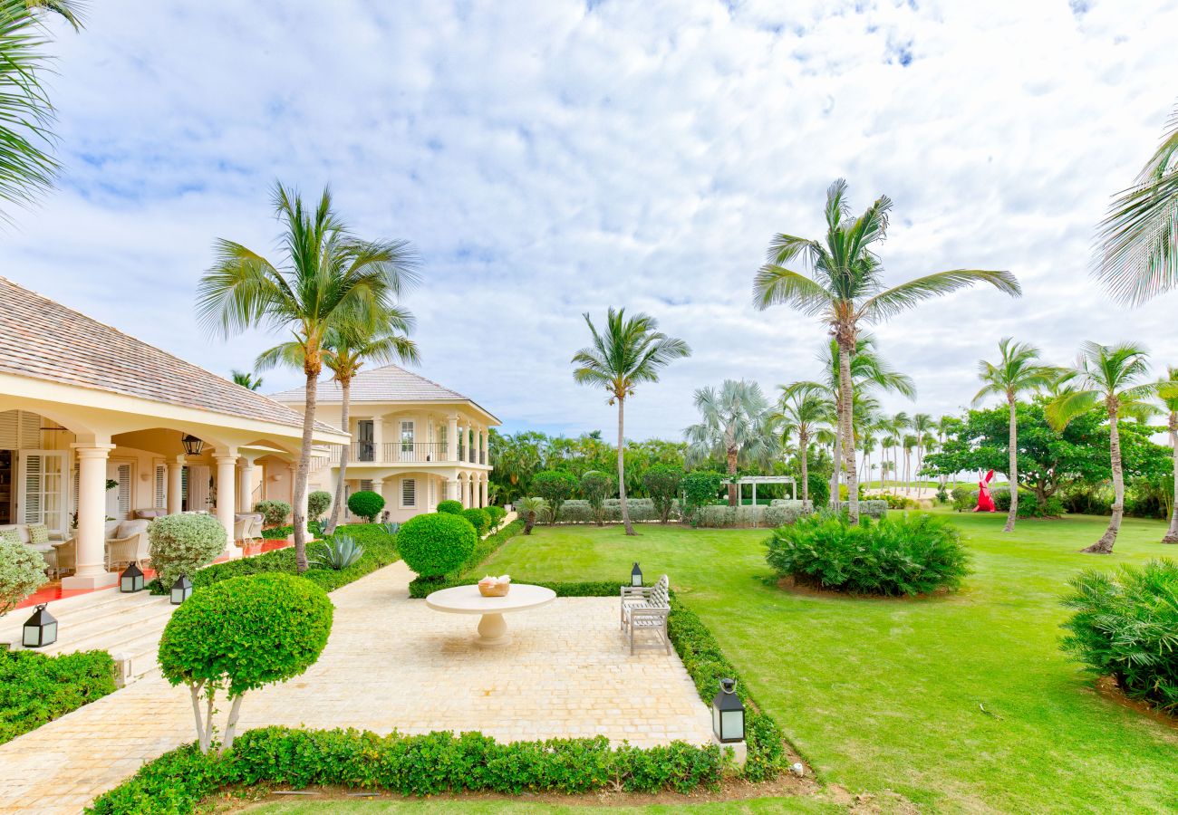 Villa in Punta Cana - Villa Atalaya - Large Garden & Golf View 