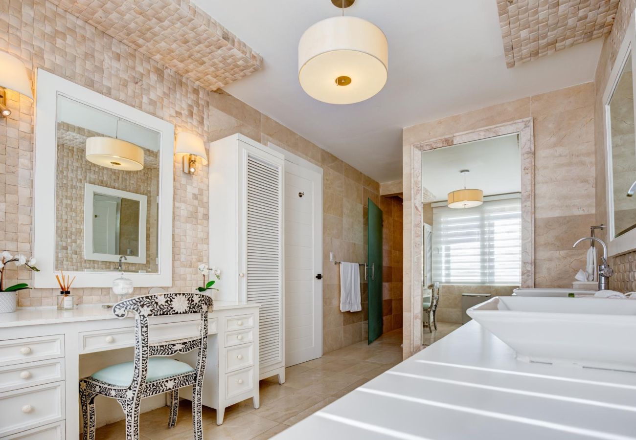 Villa in Punta Cana - Villa Good Vibes - Golf & Partial Ocean View 