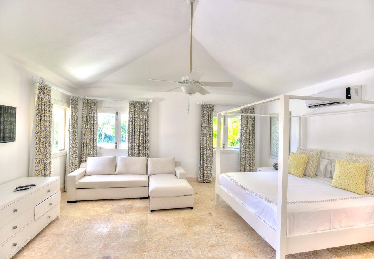 Villa in Punta Cana - Villa Good Vibes - Golf & Partial Ocean View 