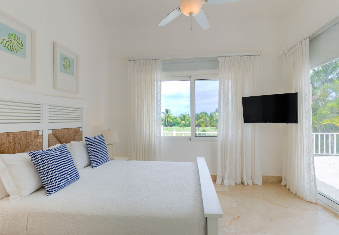 Villa in Punta Cana - Villa Good Vibes - Golf & Partial Ocean View 