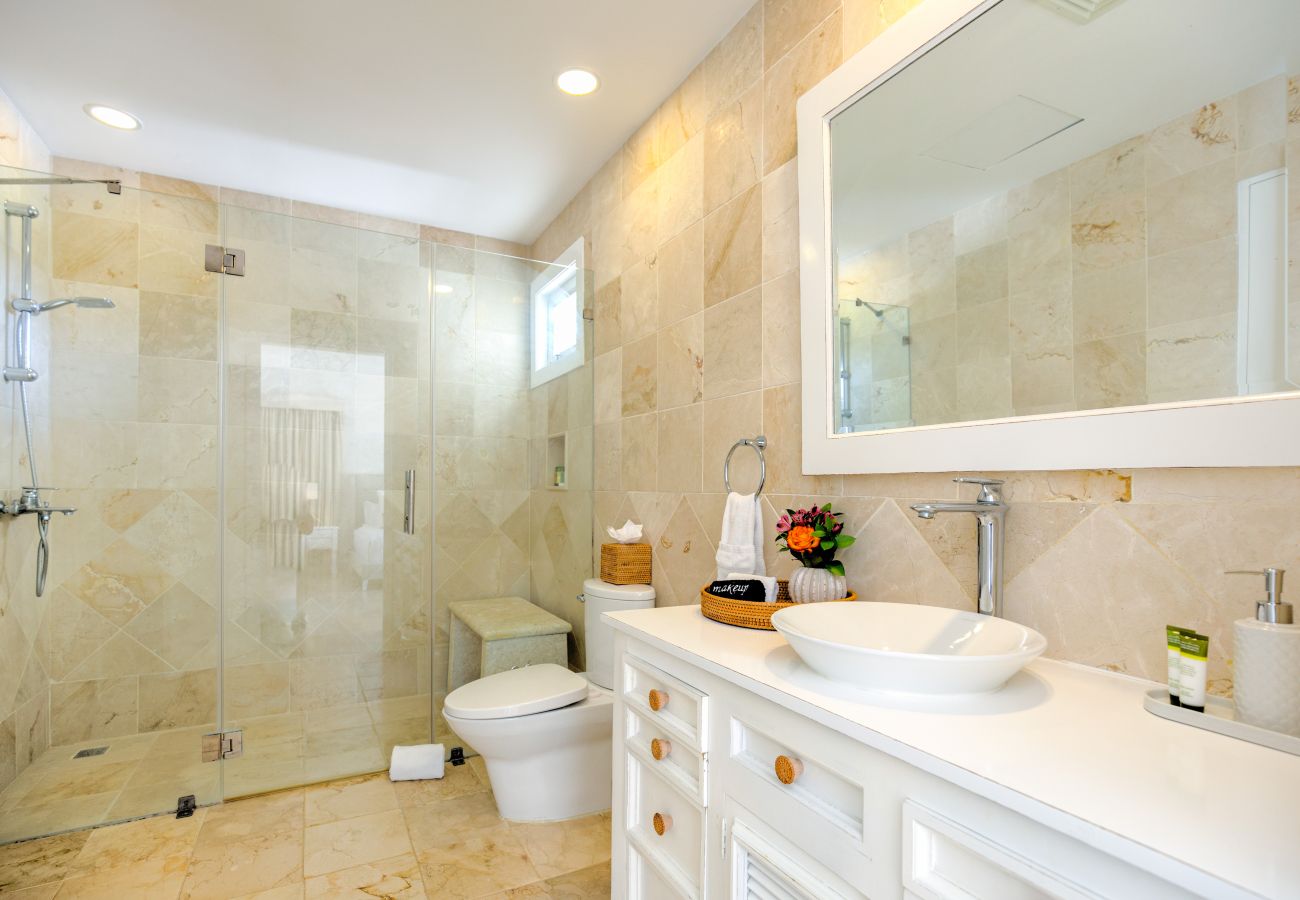 Villa in Punta Cana - Villa Good Vibes - Golf & Partial Ocean View 