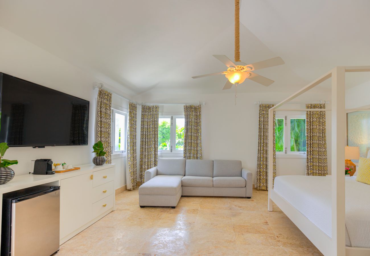Villa in Punta Cana - Villa Good Vibes - Golf & Partial Ocean View 
