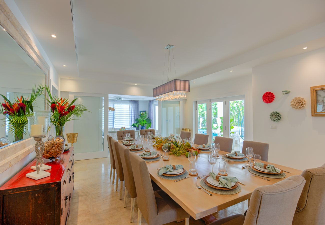 Villa in Punta Cana - Villa Good Vibes - Golf & Partial Ocean View 