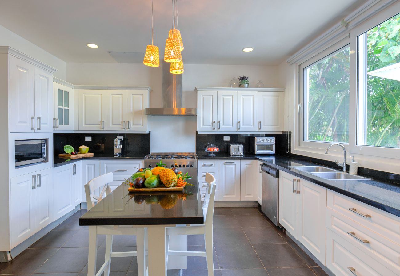 Villa in Punta Cana - Villa Good Vibes - Golf & Partial Ocean View 