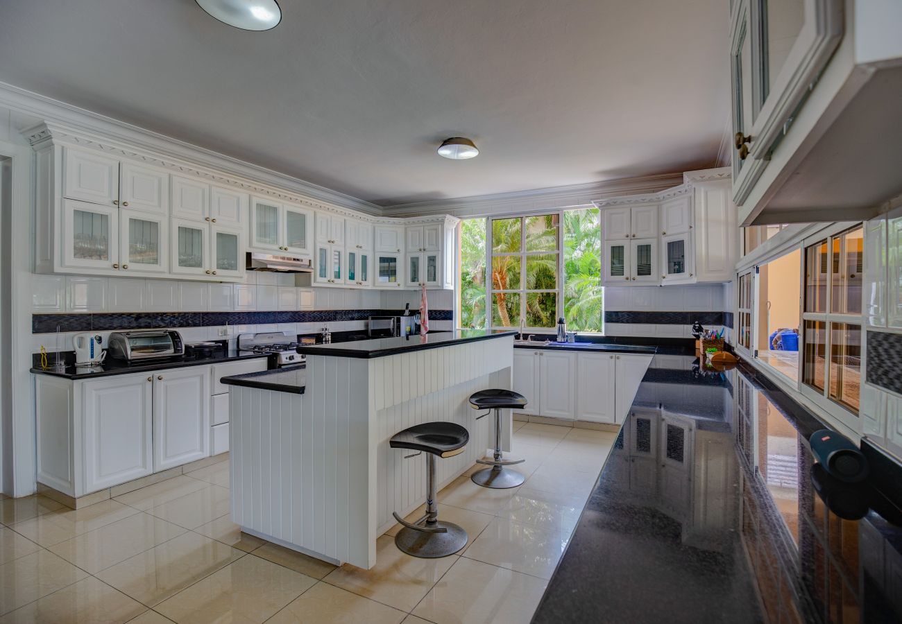 Villa in Punta Cana - Tortuga C33 - Exquisite Folf View Villa 