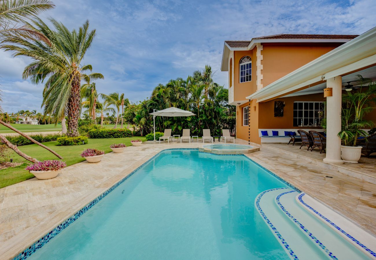 Villa in Punta Cana - Tortuga C33 - Exquisite Folf View Villa 