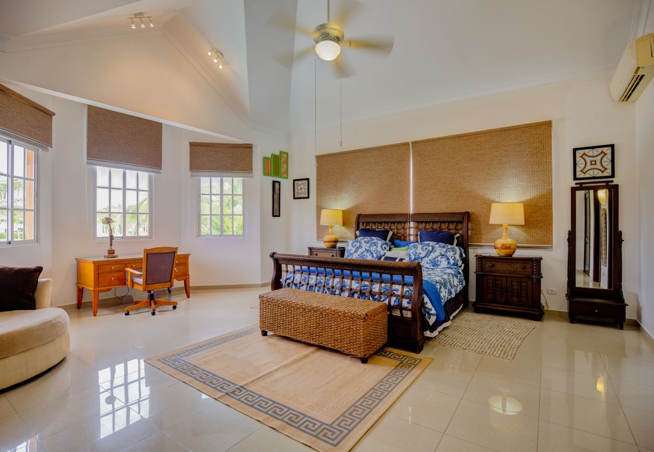Villa in Punta Cana - Tortuga C33 - Exquisite Folf View Villa 