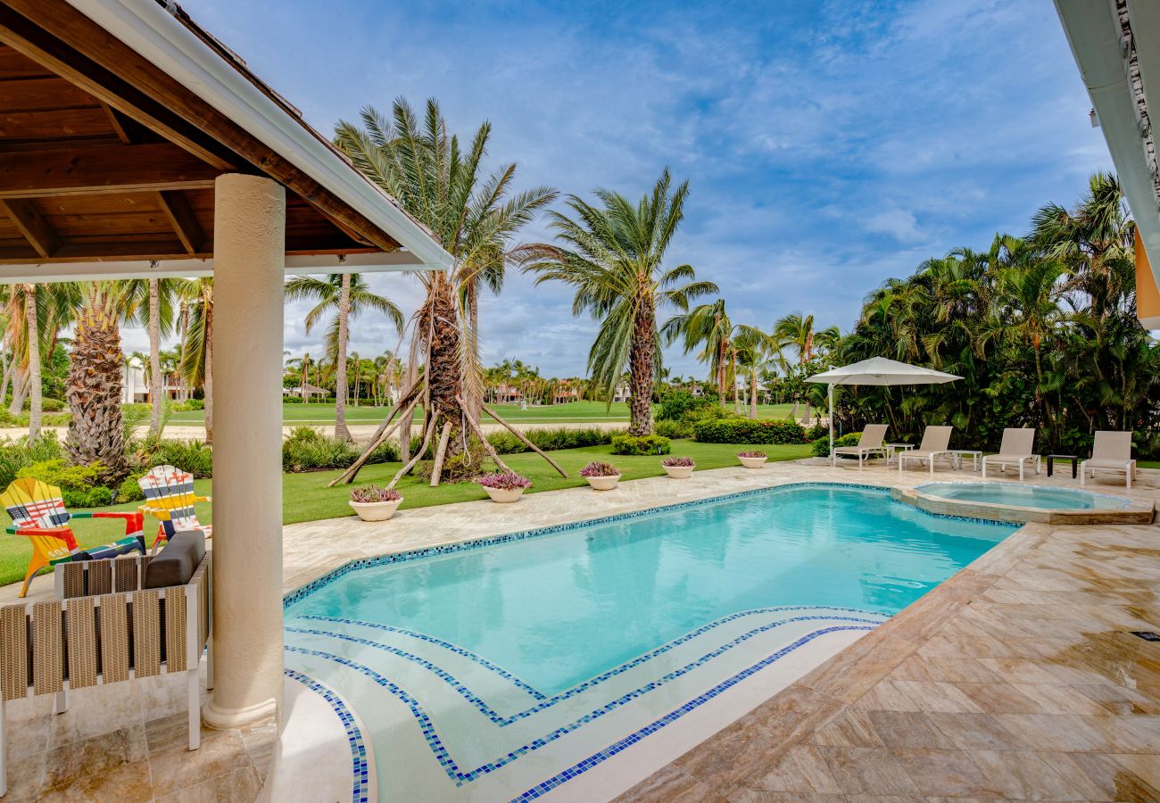 Villa in Punta Cana - Tortuga C33 - Exquisite Folf View Villa 