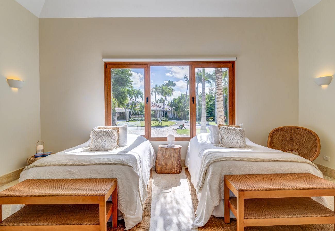 Villa in Punta Cana - Tortuga C41 - Colonial - Style Villa With Golf View