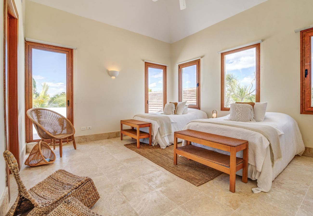 Villa in Punta Cana - Tortuga C41 - Colonial - Style Villa With Golf View