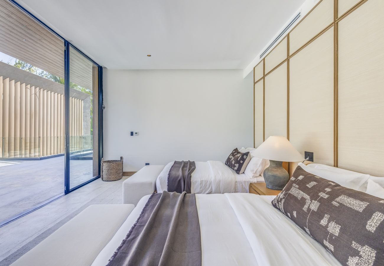 Villa in Punta Cana - Casa del Mar - Cap Cana Beachfront Masterpiece 