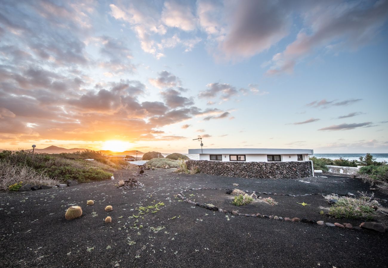 Bungalow in  Famara - Famara Sunset Bungalow