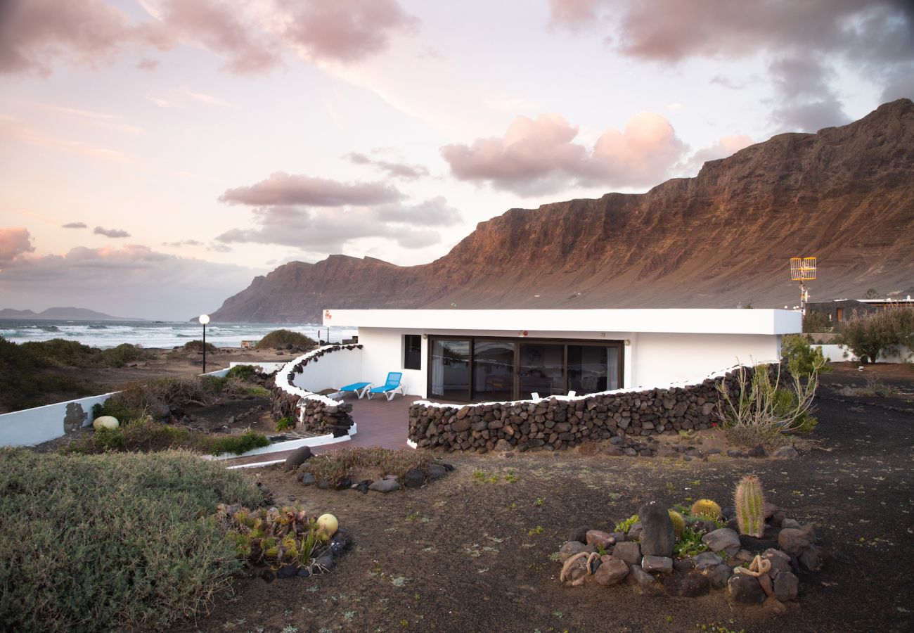 Bungalow in  Famara - Famara Sunset Bungalow