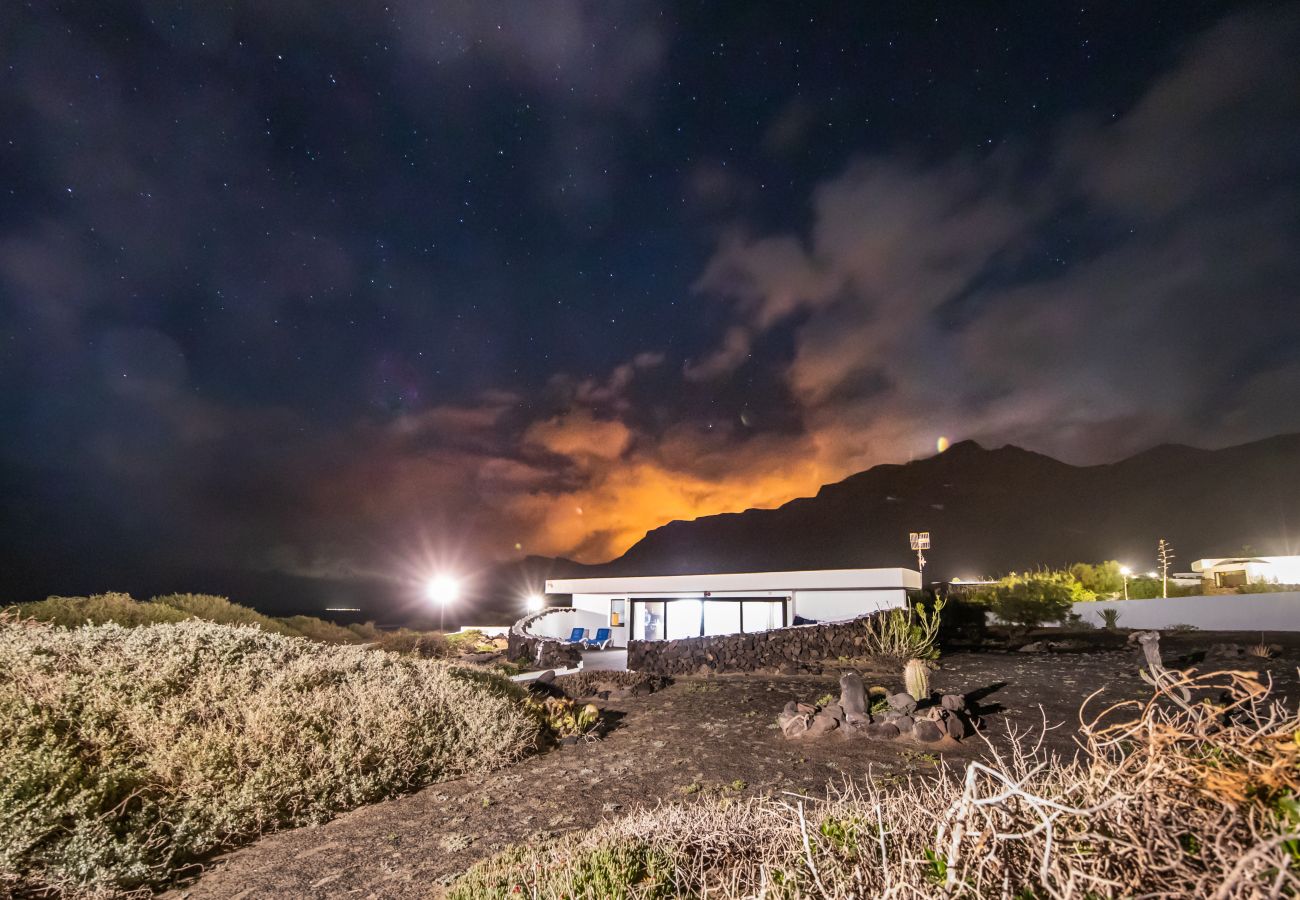 Bungalow in  Famara - Famara Sunset Bungalow