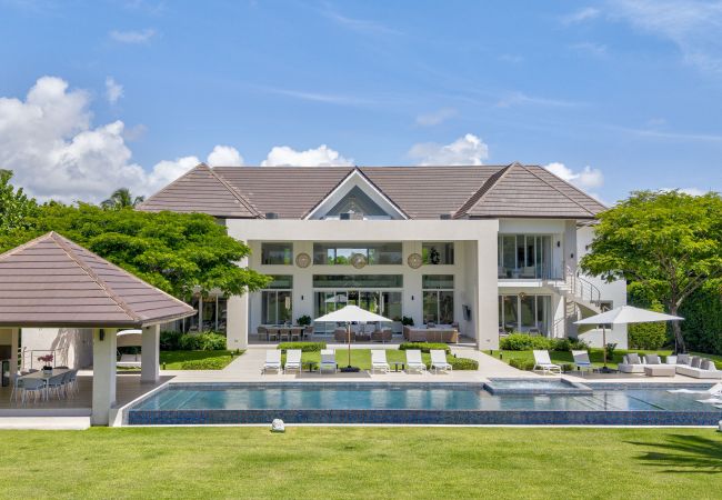 Villa in Punta Cana - Villa Mariposa | Luxury Golffront Villa in Punta Cana