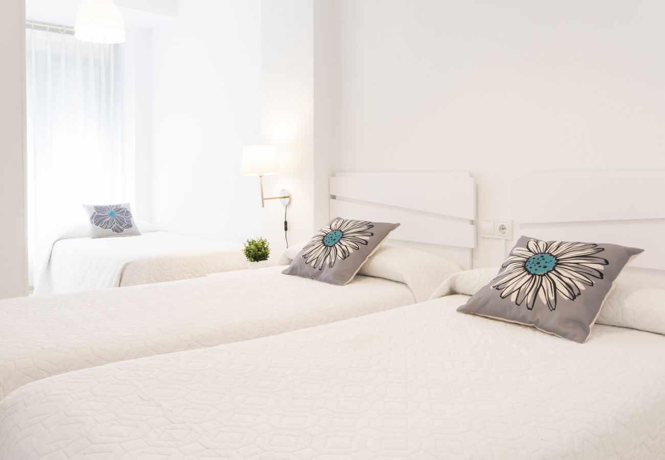 Appartamento a Playa de Gandía - Nuovo appartamento in un unico Resort, aria condizionata, WIFI GRATUITO, pagaia. Ideale per le famiglie