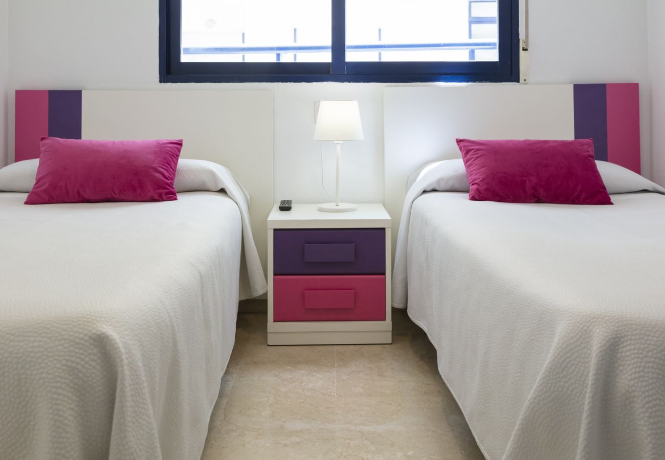 Appartamento a Playa de Gandía - Appartamento con piscina / wifi / barbecue. Decorazione moderna Ideale per le famiglie.