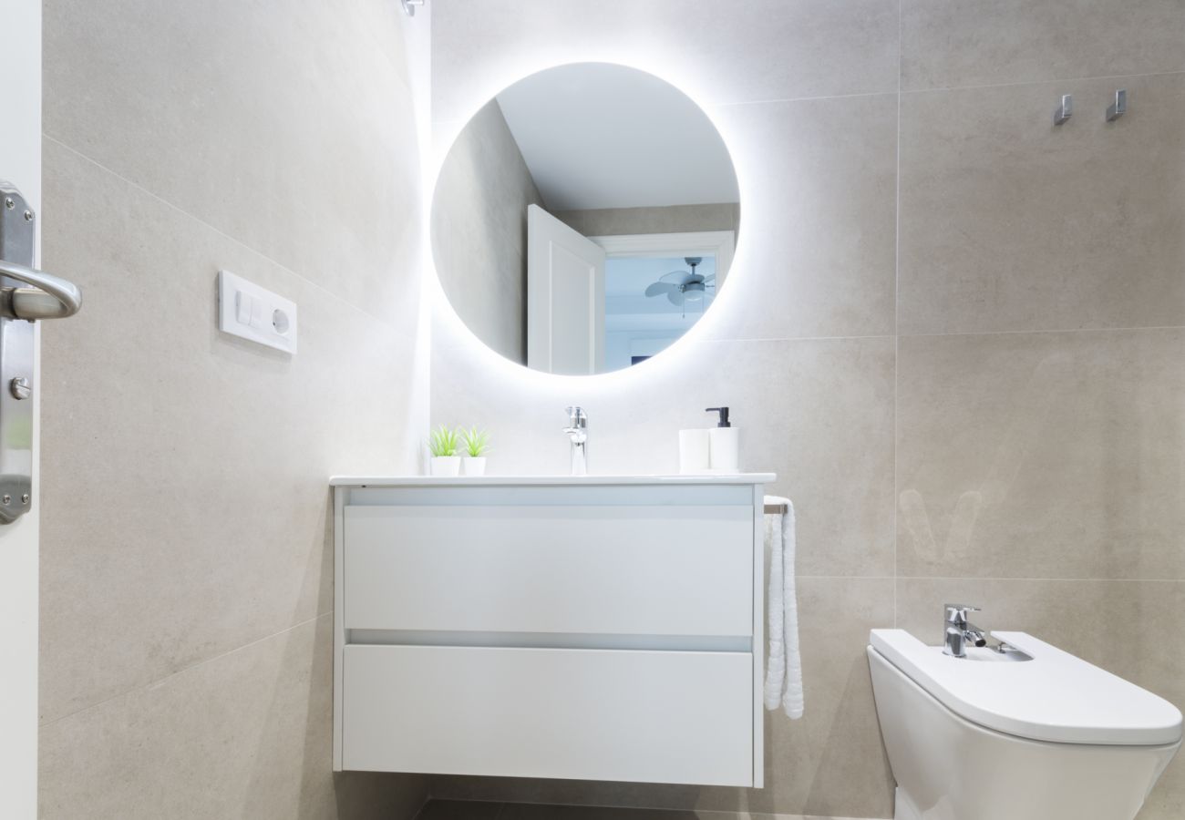 Appartamento a Playa de Gandía - Appartamento con piscina / wifi / barbecue. Decorazione moderna Ideale per le famiglie.