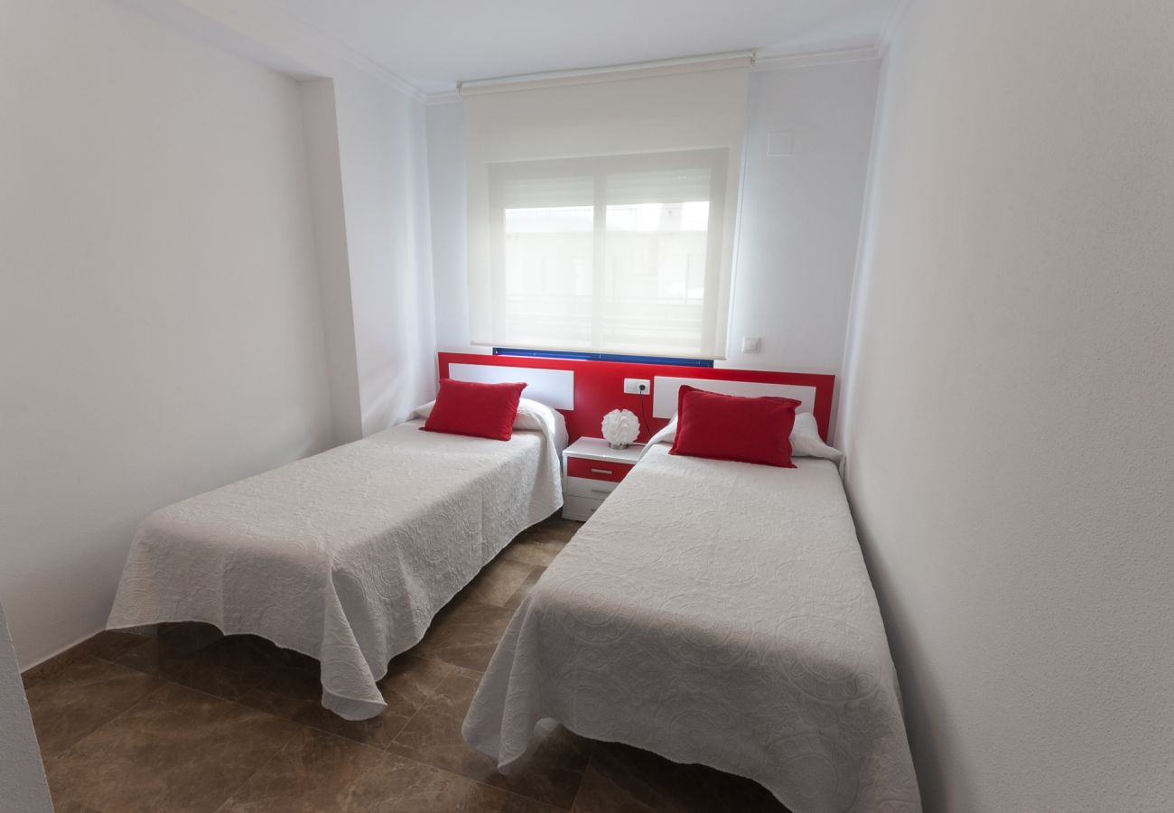 Appartamento a Playa de Gandía - Appartamento con piscina / wifi / barbecue. Decorazione moderna Ideale per le famiglie.
