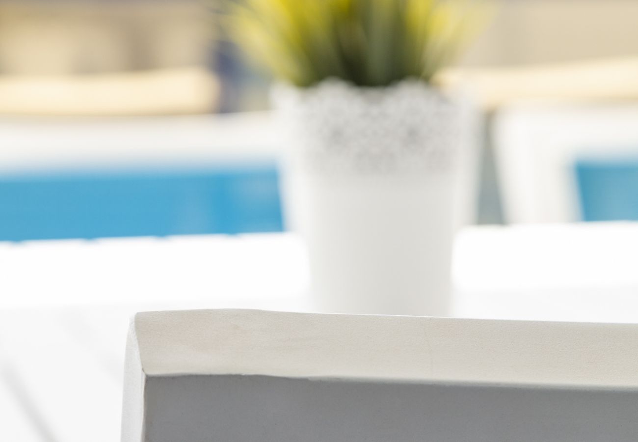 Appartamento a Playa de Gandía - Appartamento con piscina / wifi / barbecue. Decorazione moderna Ideale per le famiglie.