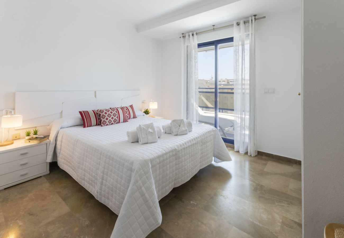 Appartamento a Playa de Gandía - Appartamento con piscina / wifi / barbecue. Decorazione moderna Ideale per le famiglie.