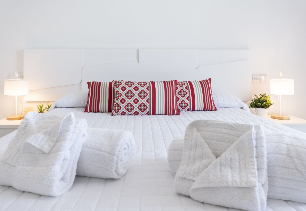 Appartamento a Playa de Gandía - Appartamento arredato in stile moderno, con wifi, piscine, area per bambini