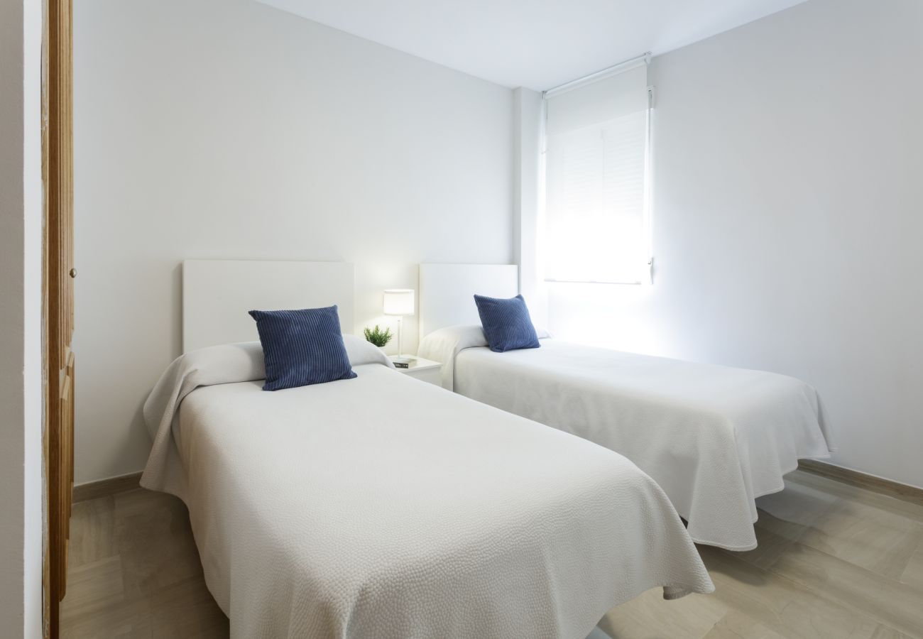 Appartamento a Playa de Gandía - Appartamento con vista sul mare con TV HD. - Affitto solo per famiglie