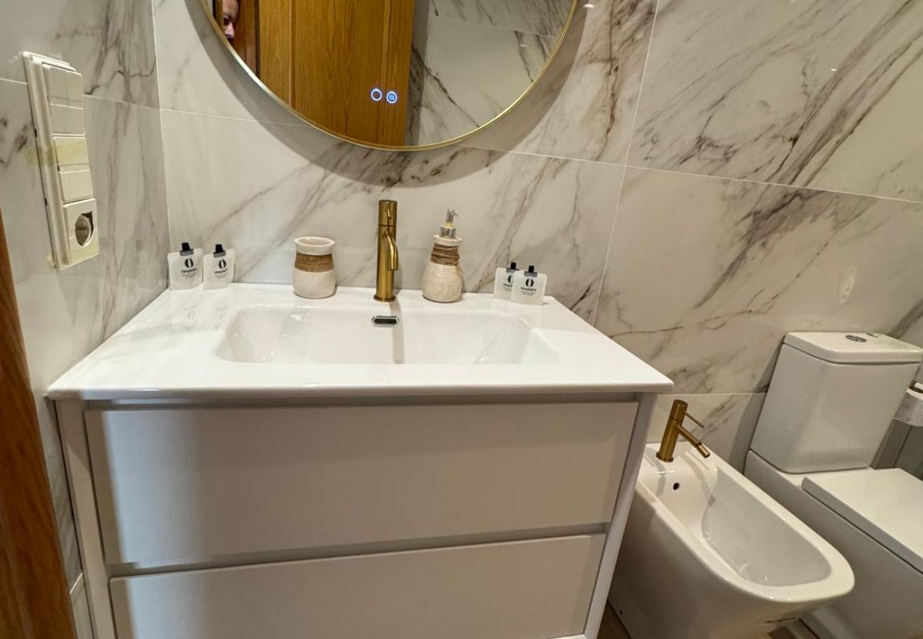 Appartamento a Playa de Gandía - Appartamento con vista sul mare situato a pochi passi dalla spiaggia. Decorazione elegante!