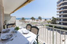 Appartamento a Playa de Gandía - Appartamento con vista sul mare situato a pochi passi dalla spiaggia. Decorazione elegante!