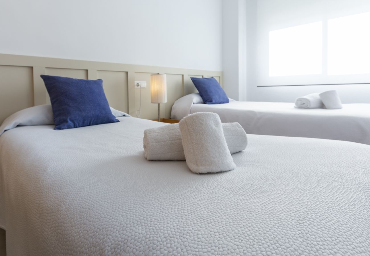 Appartamento a Playa de Gandía -  Appartamento con vista mare a pochi passi dalla spiaggia. Decorazione moderna!