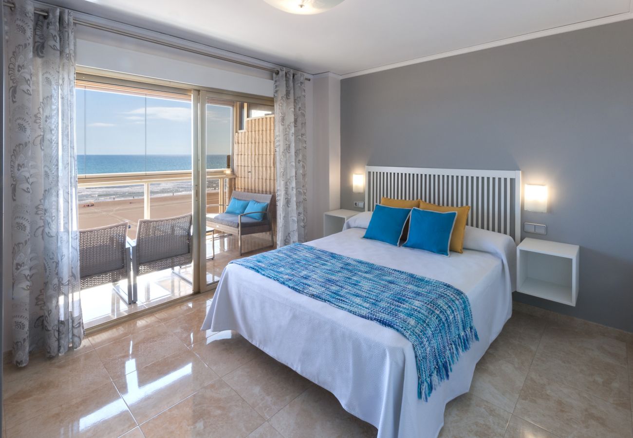 Appartamento a Playa de Gandía -  Incredibile appartamento con 3 camere da letto di fronte al mare