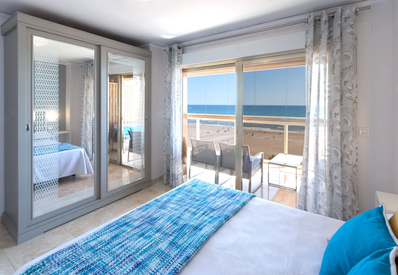 Appartamento a Playa de Gandía -  Incredibile appartamento con 3 camere da letto di fronte al mare