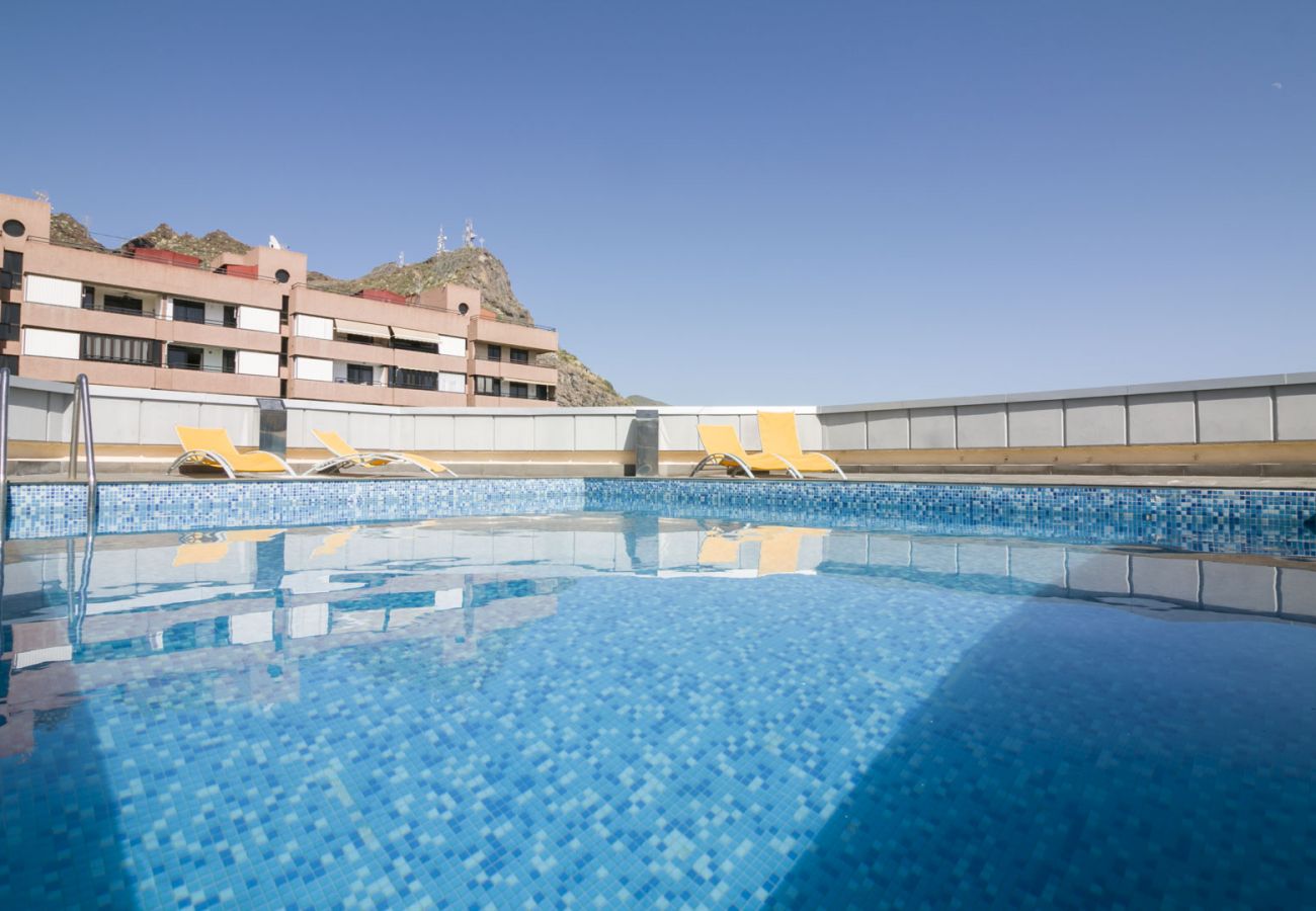 Appartamento a Tenerife - HomeForGuest NEWLY RENOVATED FLAT WITH ROOFTOP POOL    