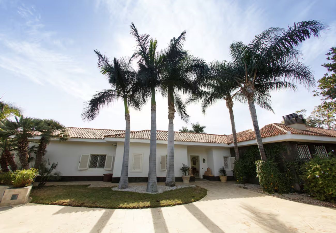 Villa a San Bartolomé de Tirajana - Sunset Luxe Retreat