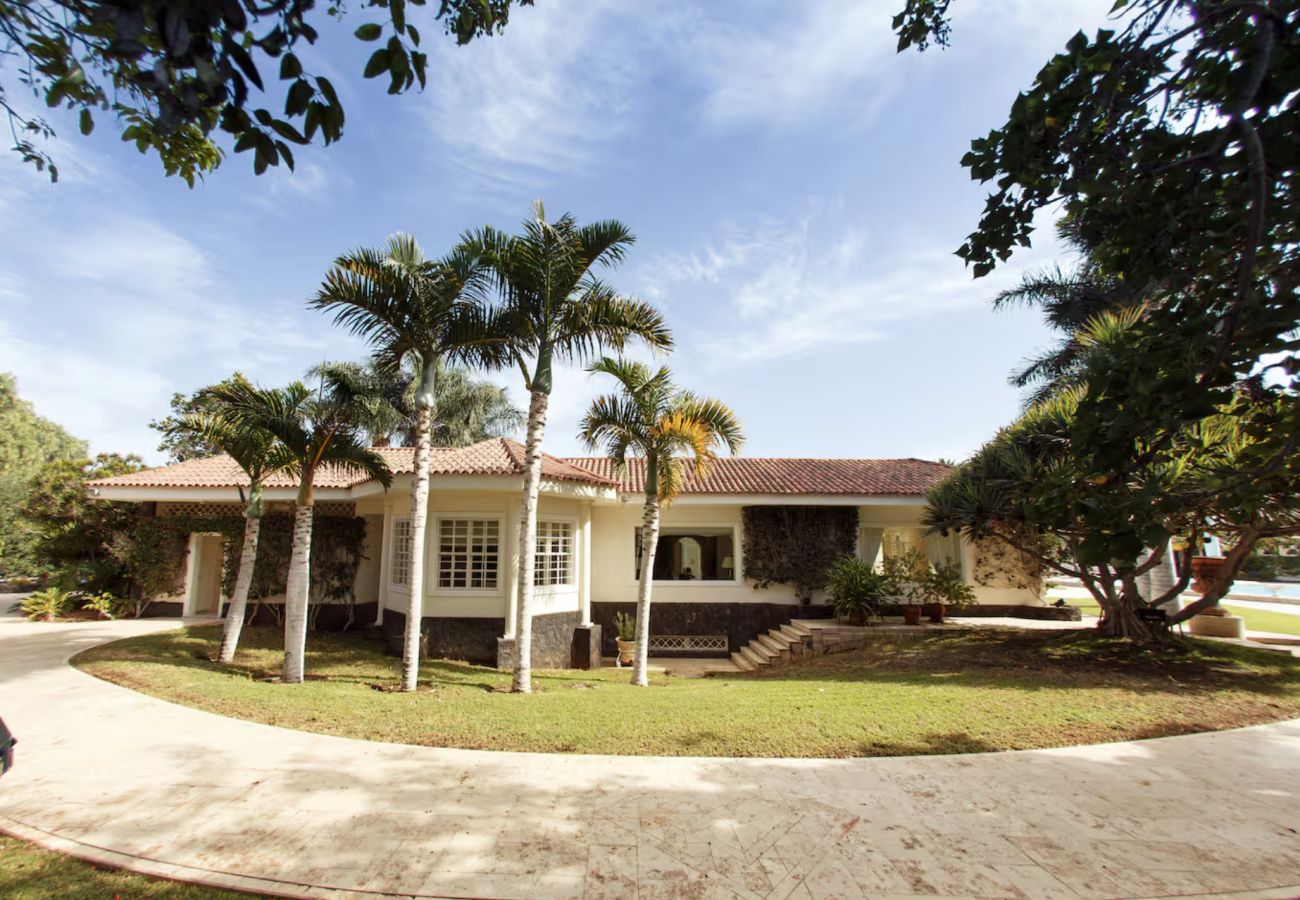 Villa a San Bartolomé de Tirajana - Sunset Luxe Retreat