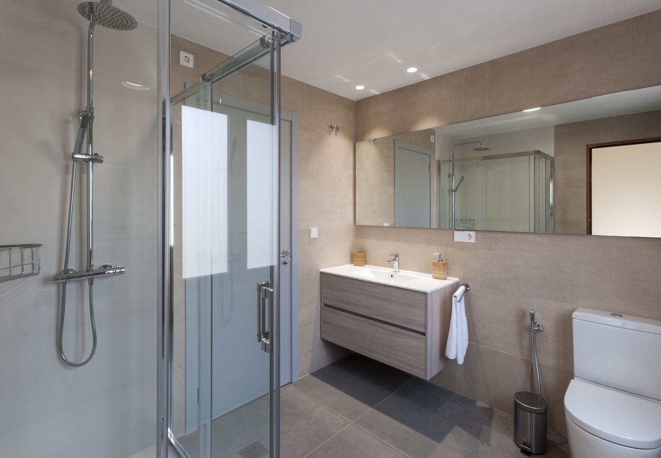 Appartamento a Playa de Gandía - Rinnovate suite con 3 camere con bagno. Vista sul mare.