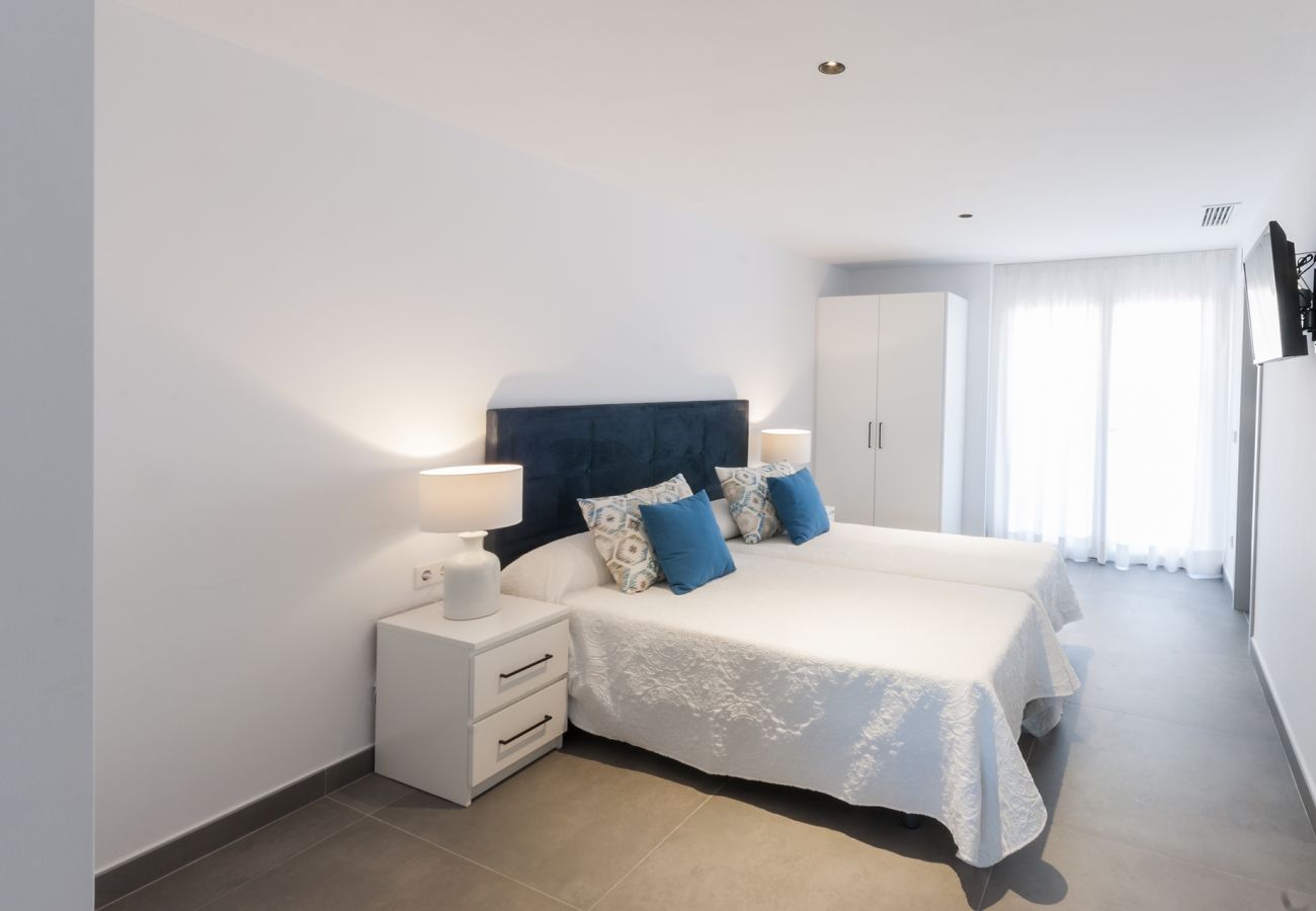 Appartamento a Playa de Gandía - Rinnovate suite con 3 camere con bagno. Vista sul mare.
