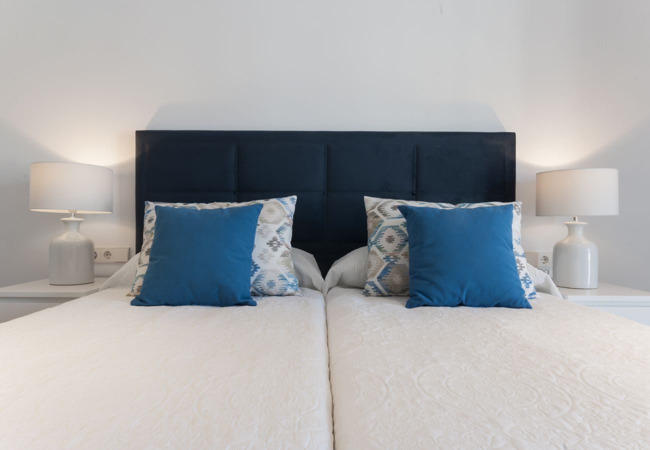 Appartamento a Playa de Gandía - Rinnovate suite con 3 camere con bagno. Vista sul mare.