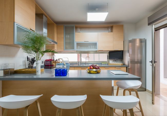 Villa a Tenerife - Villa with Sea Views, Pool, Gym, Cinema & ProAudio - HomeForGuest Villa a Tenerife - Villa with Sea Views, Pool, Gym, Cinema & ProAudio - HomeForGuest