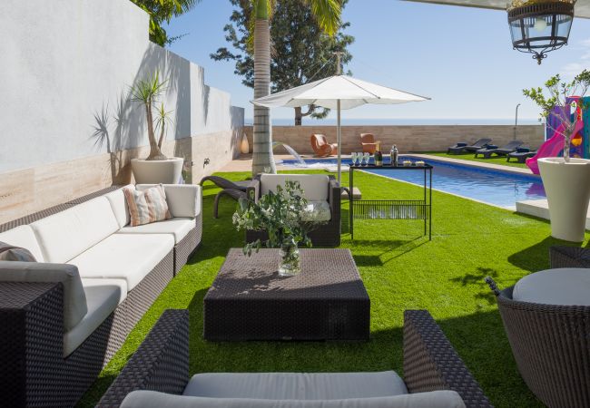 Villa a Tenerife - Villa with Sea Views, Pool, Gym, Cinema & ProAudio - HomeForGuest Villa a Tenerife - Villa with Sea Views, Pool, Gym, Cinema & ProAudio - HomeForGuest