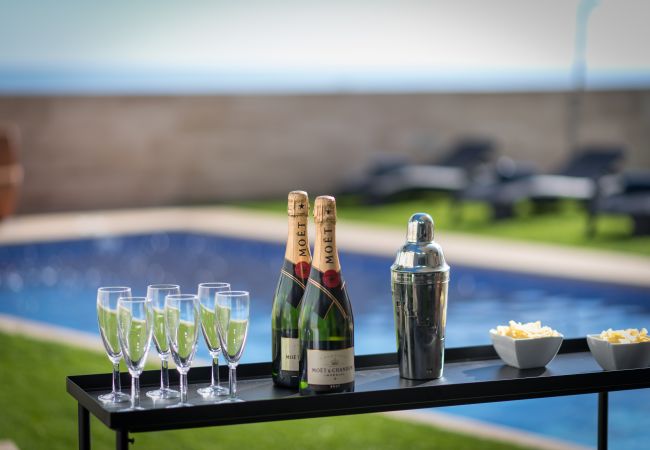 Villa a Tenerife - Villa with Sea Views, Pool, Gym, Cinema & ProAudio - HomeForGuest Villa a Tenerife - Villa with Sea Views, Pool, Gym, Cinema & ProAudio - HomeForGuest