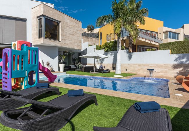 Villa a Tenerife - Villa with Sea Views, Pool, Gym, Cinema & ProAudio - HomeForGuest Villa a Tenerife - Villa with Sea Views, Pool, Gym, Cinema & ProAudio - HomeForGuest