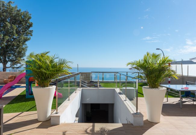 Villa a Tenerife - Villa with Sea Views, Pool, Gym, Cinema & ProAudio - HomeForGuest Villa a Tenerife - Villa with Sea Views, Pool, Gym, Cinema & ProAudio - HomeForGuest