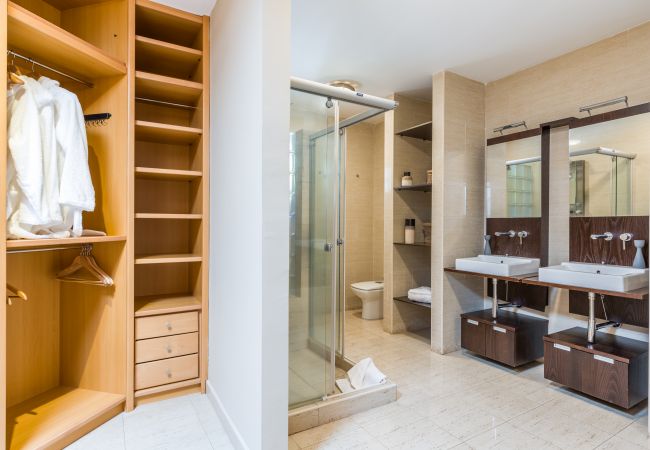 Villa a Tenerife - Villa with Sea Views, Pool, Gym, Cinema & ProAudio - HomeForGuest Villa a Tenerife - Villa with Sea Views, Pool, Gym, Cinema & ProAudio - HomeForGuest